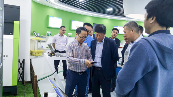 �츱����(j��ng)�����I(l��ng)��(d��o)һ��չʾͨ�^�֙C(j��)�˲鿴��(sh��)�r(sh��)�O(ji��n)�y��(sh��)��(j��)