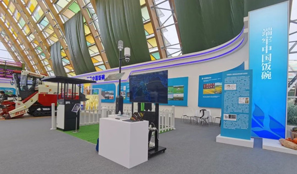 布設于中國農民豐收節主會場的智能蟲情測報燈及其他監測設備